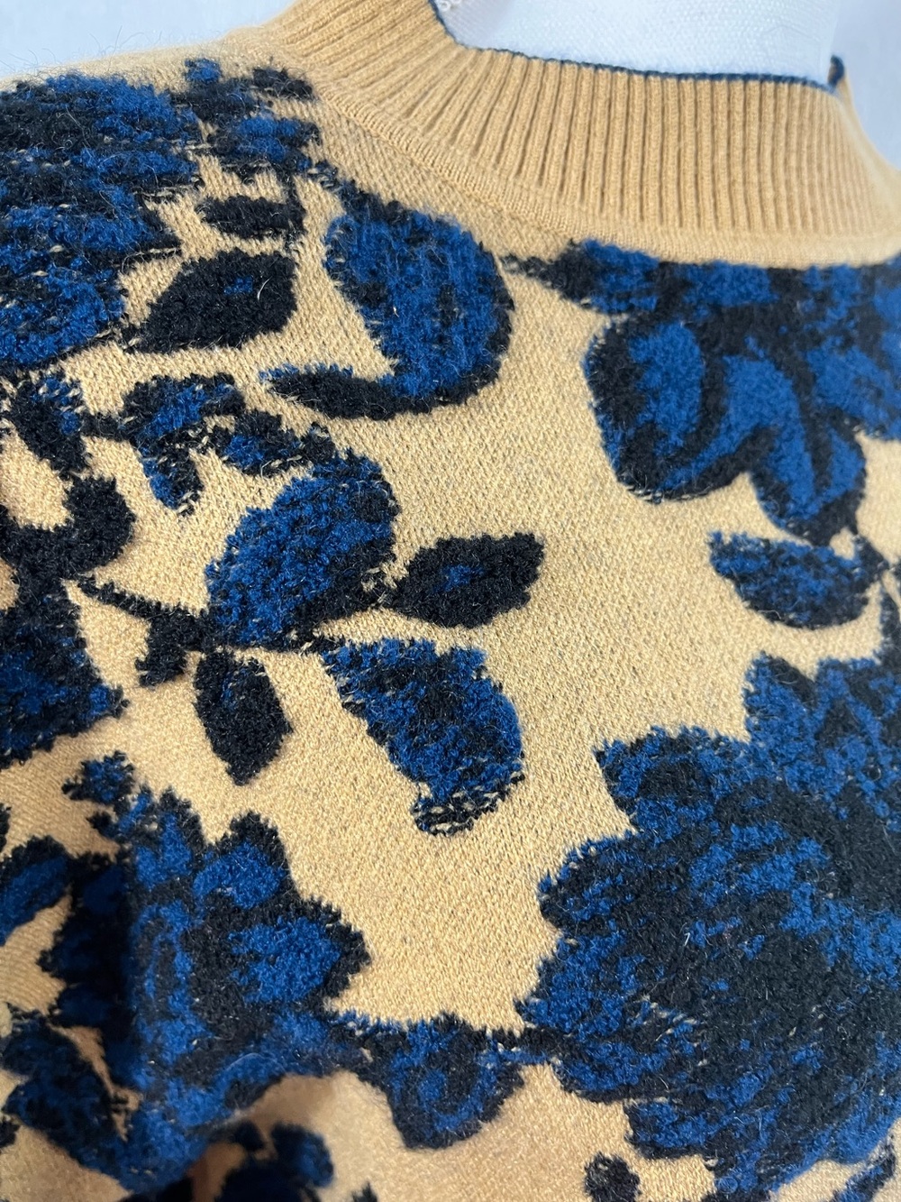 ANN TAYLOR FLORAL JACQUARD SWEATER ONE OF A KIND SAMPLE PIECE (417) - Picture 7 of 16